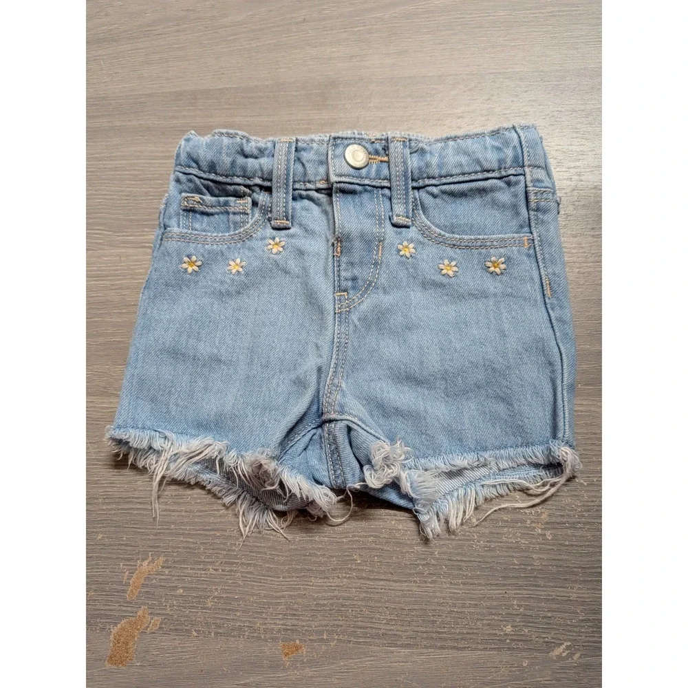 Old Navy Toddler Girls Light Wash Daisy Embroidered Denim Shorts 18-24M Frayed